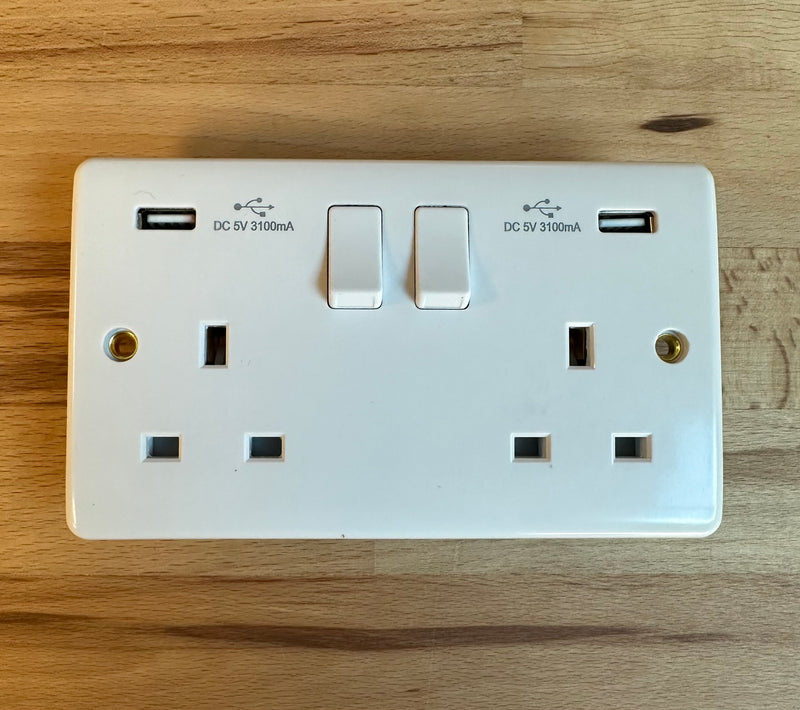 Knightsbridge CU9904 White 2 Gang Curved Edge 13A SP Switched Socket With Dual 3.1A Type A USB Charger Outlets - LED Spares