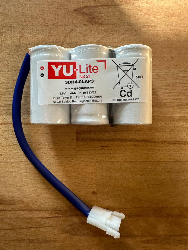 Yuasa 3DH4-0LAP3 3 D Cell 3.6V Side by Side c/w AMP Connector and Base Plate - LED Spares
