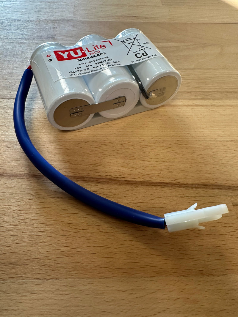 Yuasa 3DH4-0LAP3 3 D Cell 3.6V Side by Side c/w AMP Connector and Base Plate - LED Spares
